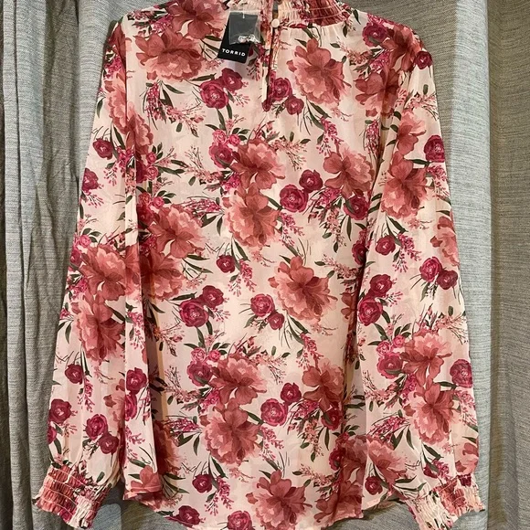 Sheer high neck torrid blouse - Picture 5 of 7